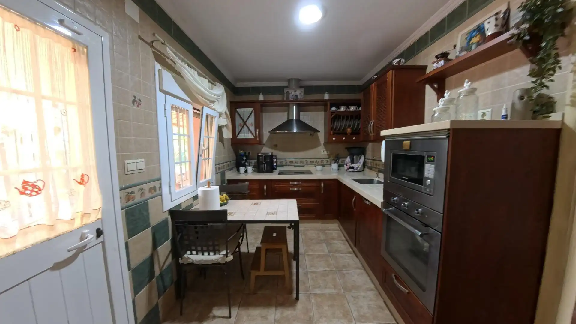 Kitchen of Houses for sale in Chiclana de la Frontera  with Air Conditioner, Private garden and Storage room