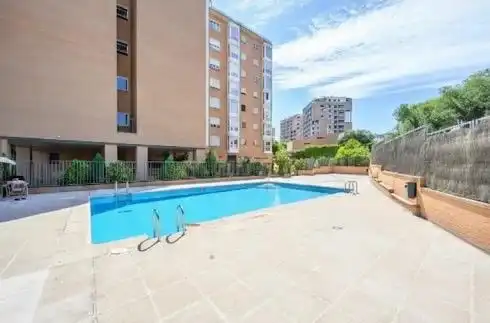 Piscina de Pis de lloguer en Madrid amb Aire condicionat, Calefacció i Traster