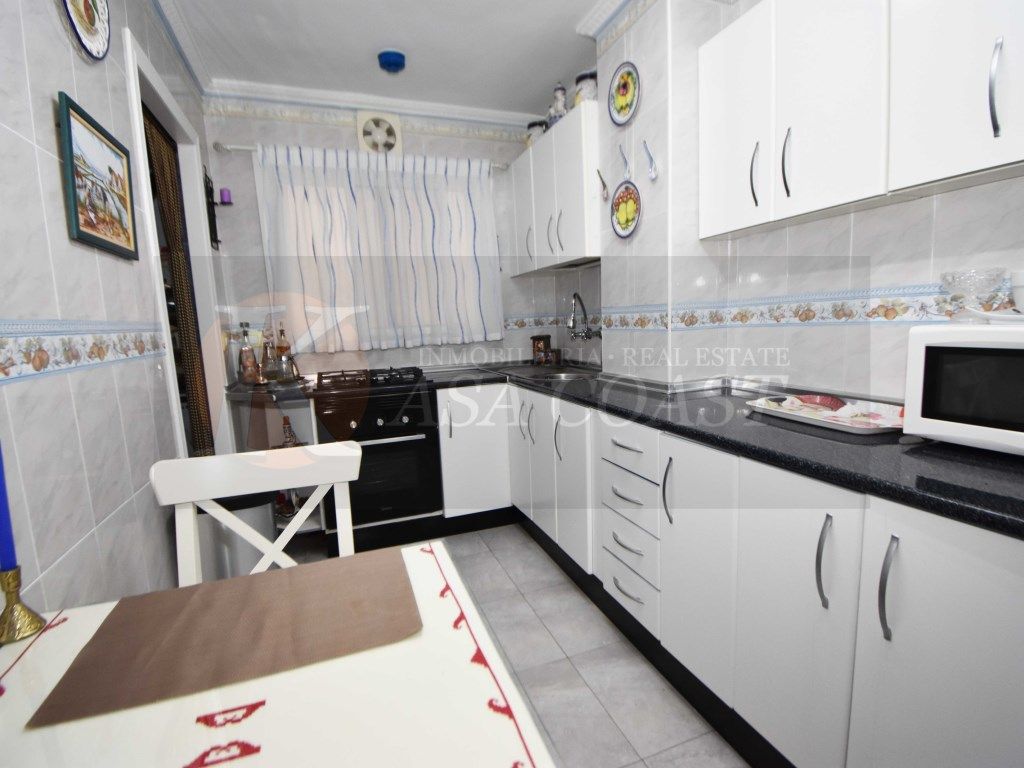 Cuina de Pis en venda en Fuengirola amb Aire condicionat i Terrassa