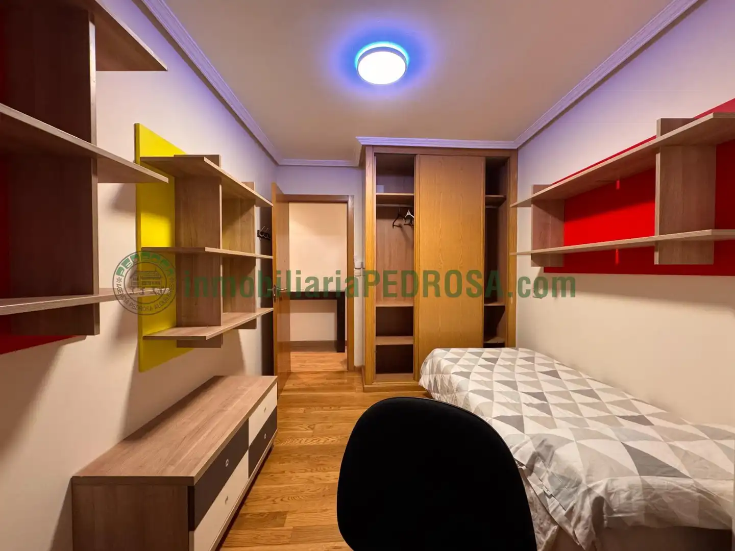 Bedroom of Flat for sale in Pontevedra Capital   with Heating, Terrace and Storage room