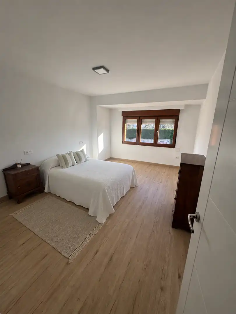 Schlafzimmer von Wohnung zum Verkauf in Noreña mit Balkon