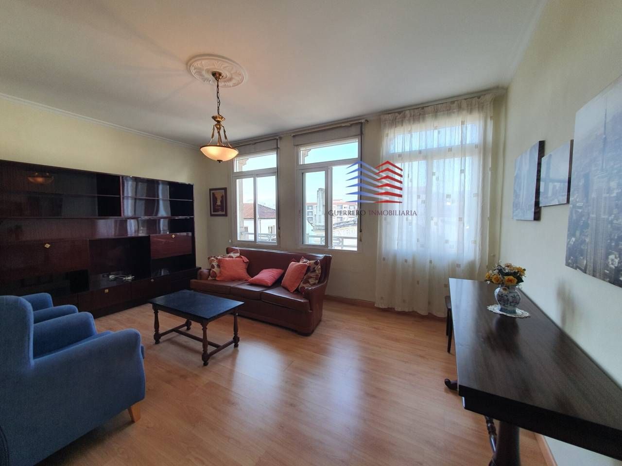 Sala d'estar de Apartament de lloguer en Ourense Capital  amb Calefacció, Parquet i Moblat