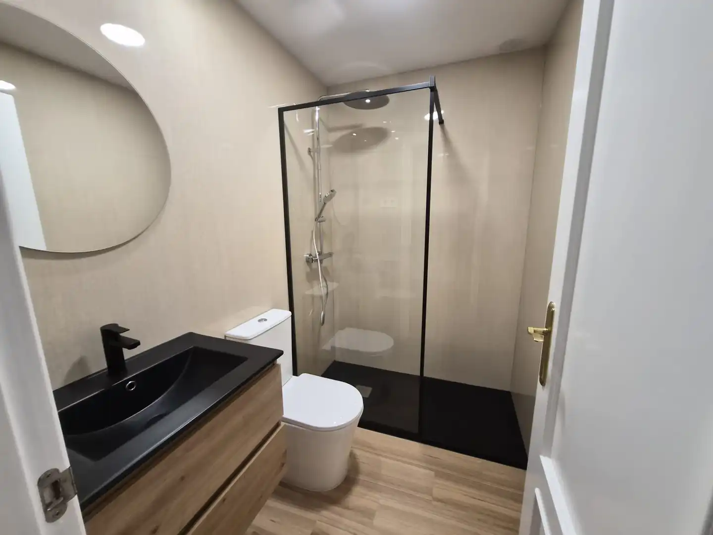 Baño de Piso en venta en Getafe con Calefacción y Horno