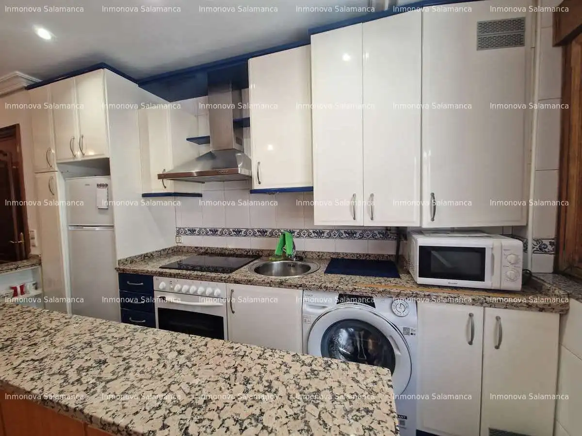 Cocina de Piso de alquiler en Salamanca con Calefacción y Amueblado