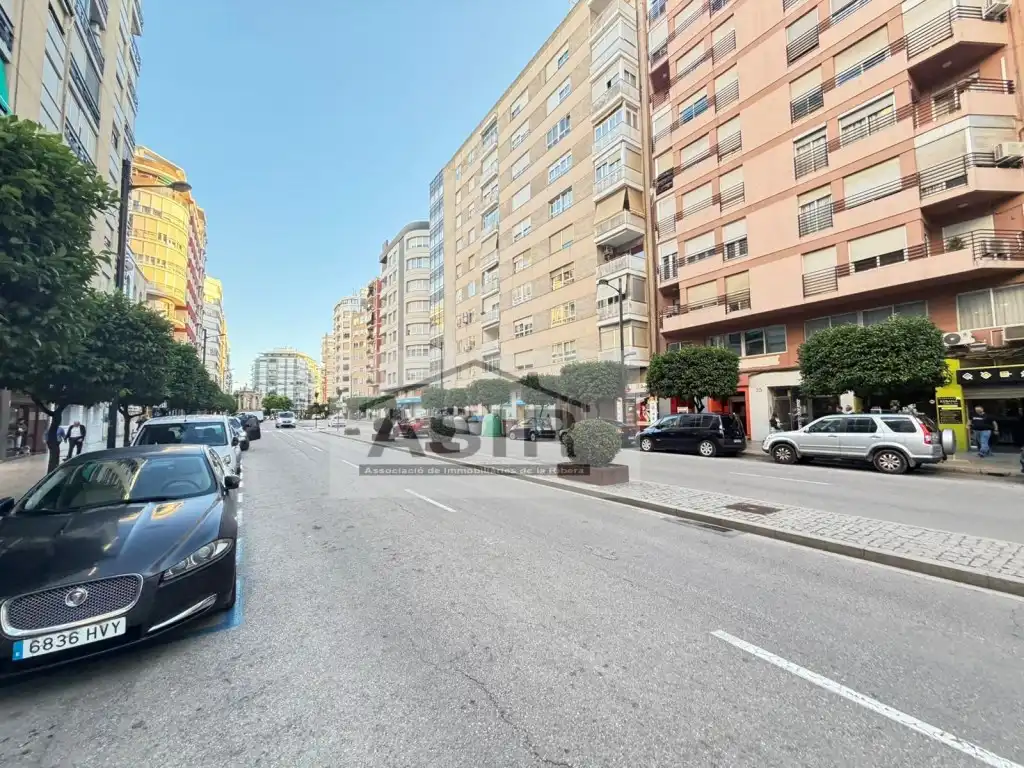 Außenansicht von Garage zum Verkauf in Alzira
