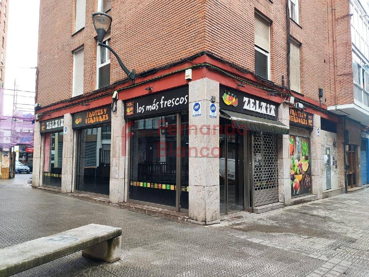 Vista exterior de Local en venda en Bilbao 