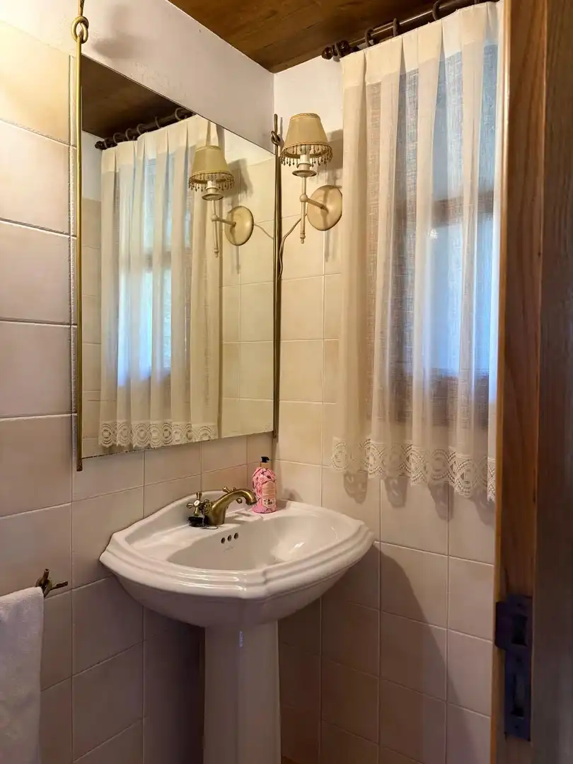 Baño de Finca rústica en venta en Monfero con Calefacción, Jardín privado y Amueblado