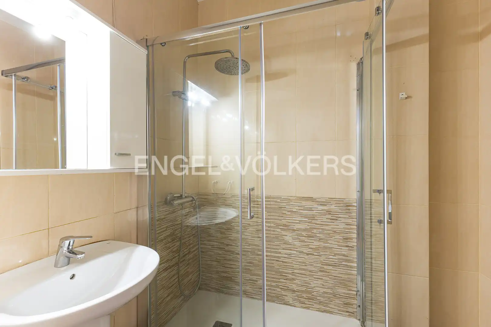 Bathroom of Flat for rent in Barcelona  with Heating, Furnished and Balcony