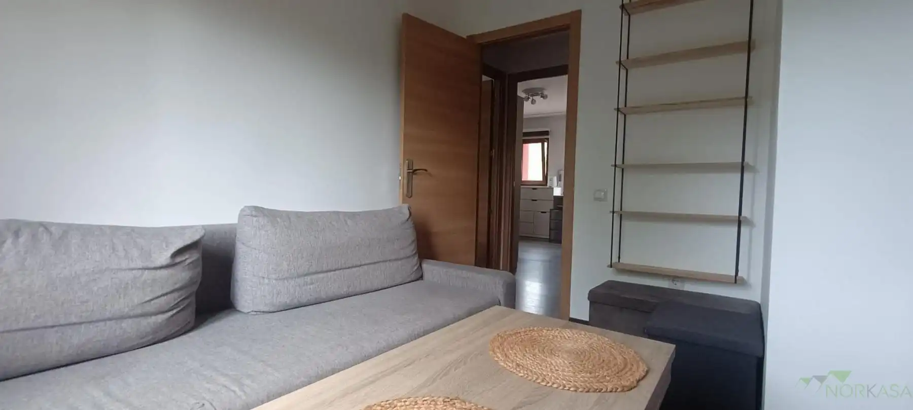 Sala d'estar de Apartament en venda en Oviedo  amb Calefacció i Moblat