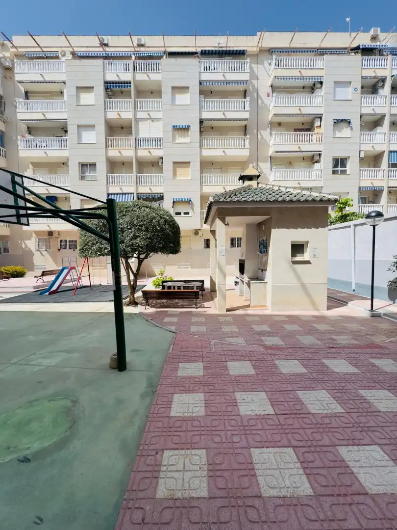 Vista exterior de Ático en venta en Torrevieja con Aire acondicionado, Calefacción y Terraza