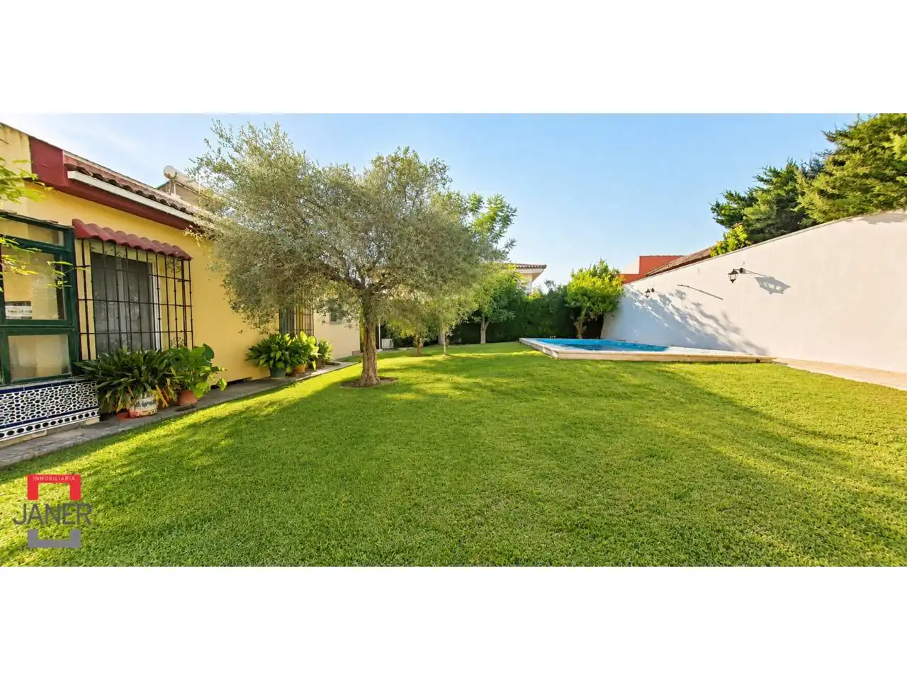 Garden of Houses for sale in Tomares  with Air Conditioner, Private garden and Terrace