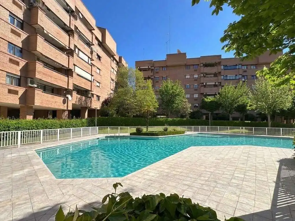 Schwimmbecken von Wohnung zum Verkauf in Toledo mit Klimaanlage, Heizung und Privatgarten