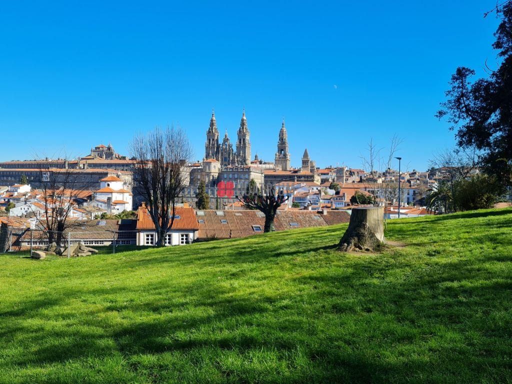 Vista exterior de Planta baixa en venda en Santiago de Compostela 