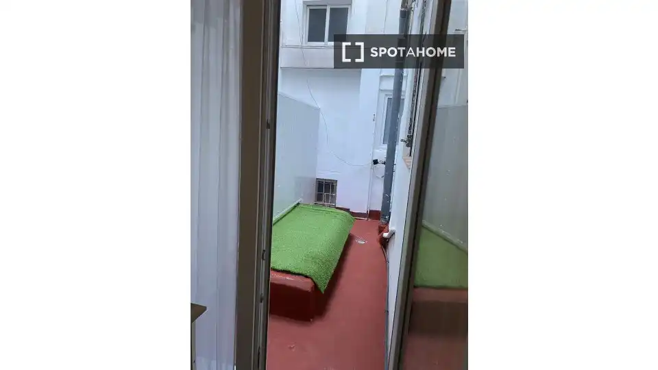 Habitación de Piso de alquiler en Valencia con Aire acondicionado, Calefacción y Amueblado