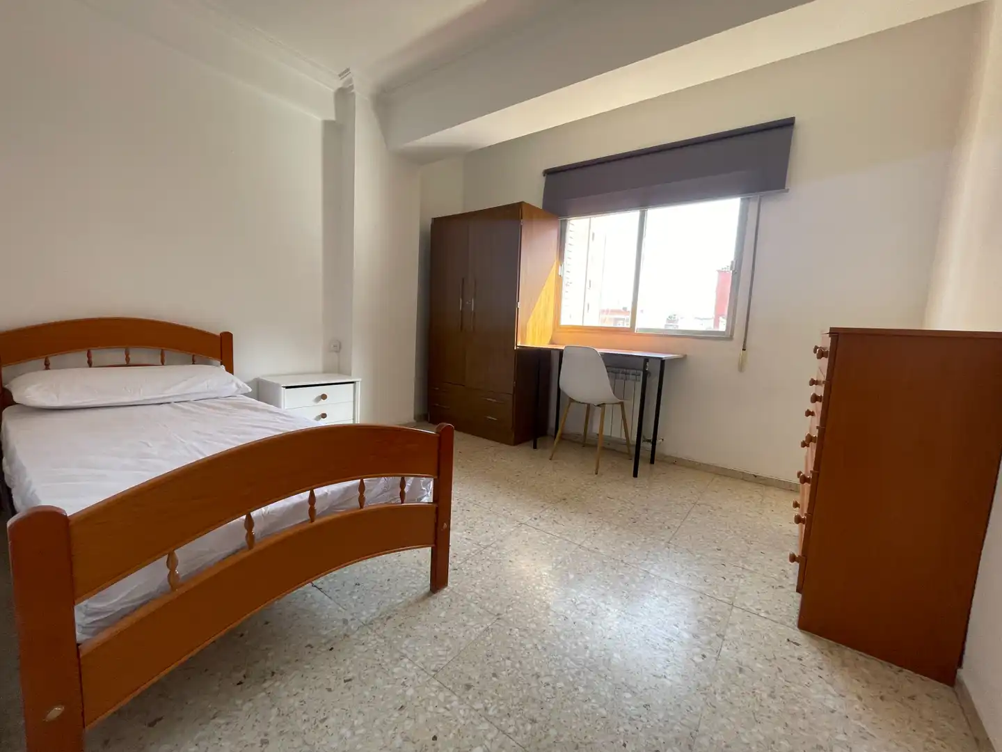 Habitación de Piso de alquiler en Badajoz con Aire acondicionado, Calefacción y Amueblado