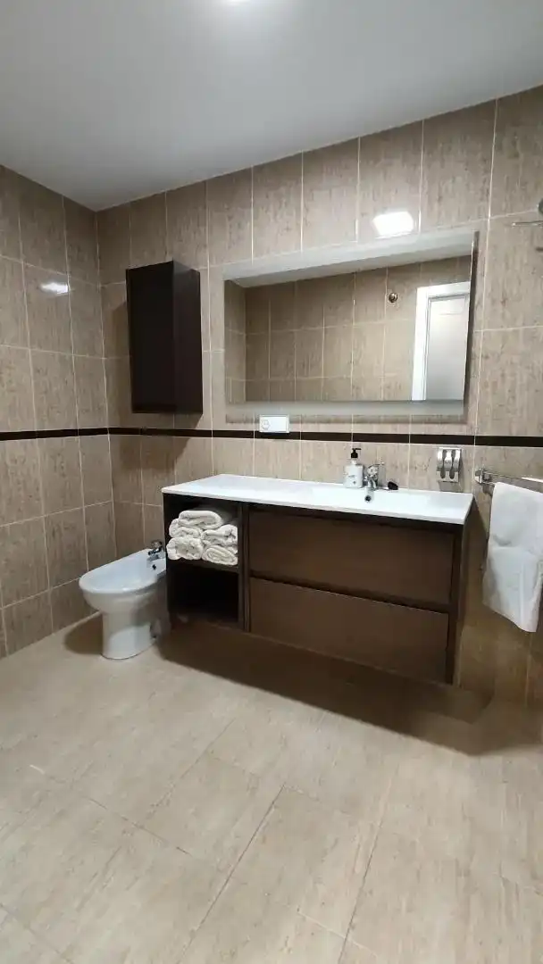 Baño de Piso en venta en Lucena con Aire acondicionado, Piscina y Balcón