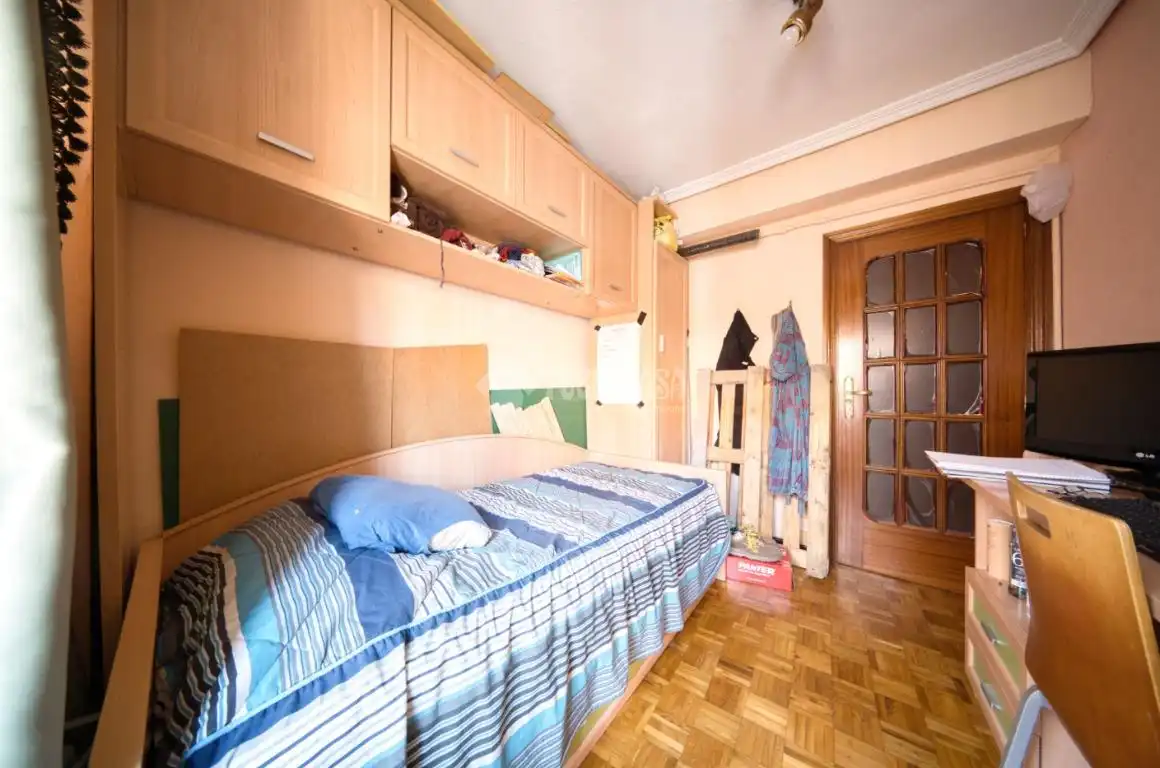 Bedroom of Flat for sale in Valladolid  with Heating, Parquet flooring and Furnished
