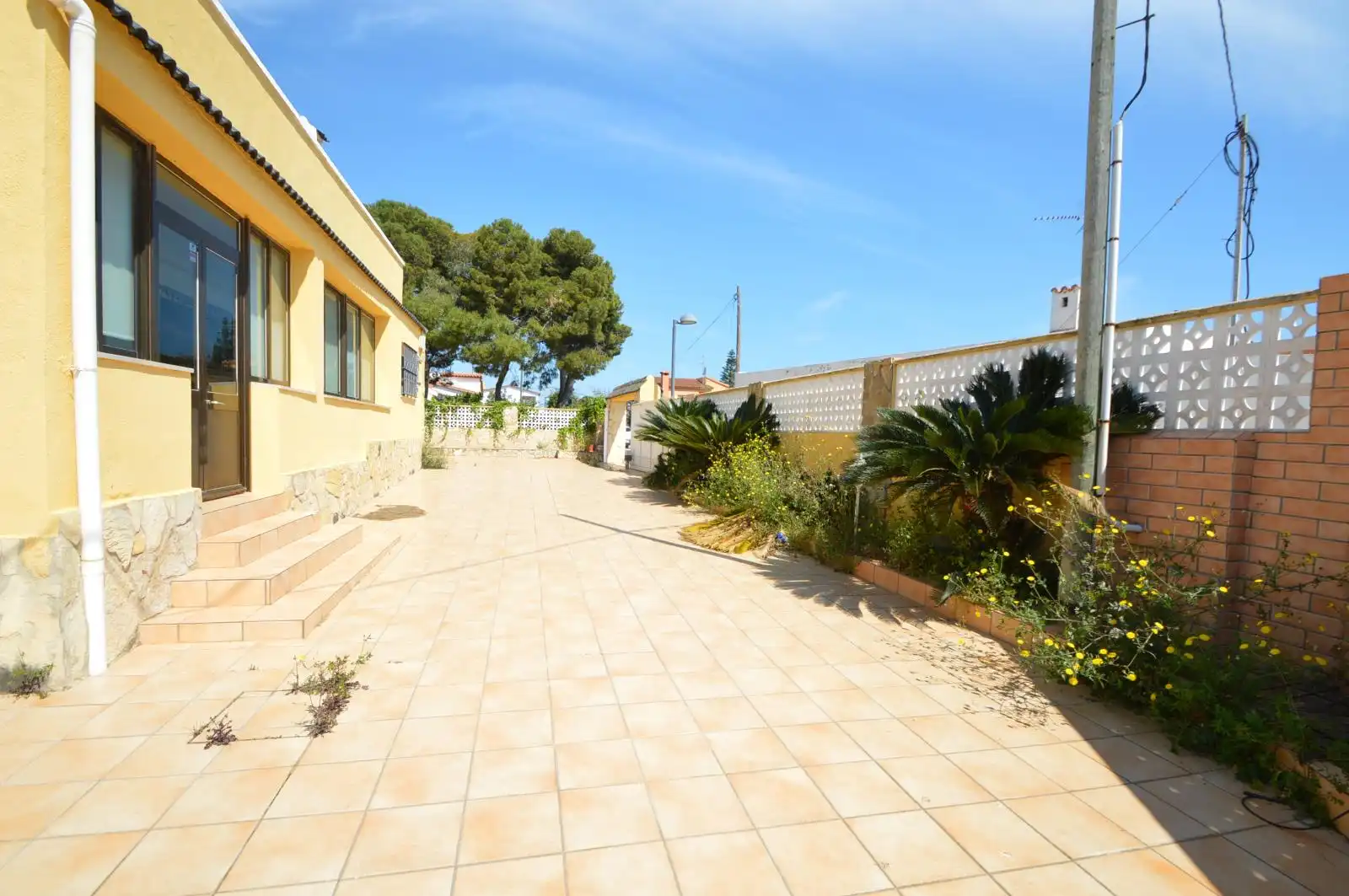 Vista exterior de Casa o xalet en venda en Vinaròs amb Aire condicionat, Calefacció i Jardí privat