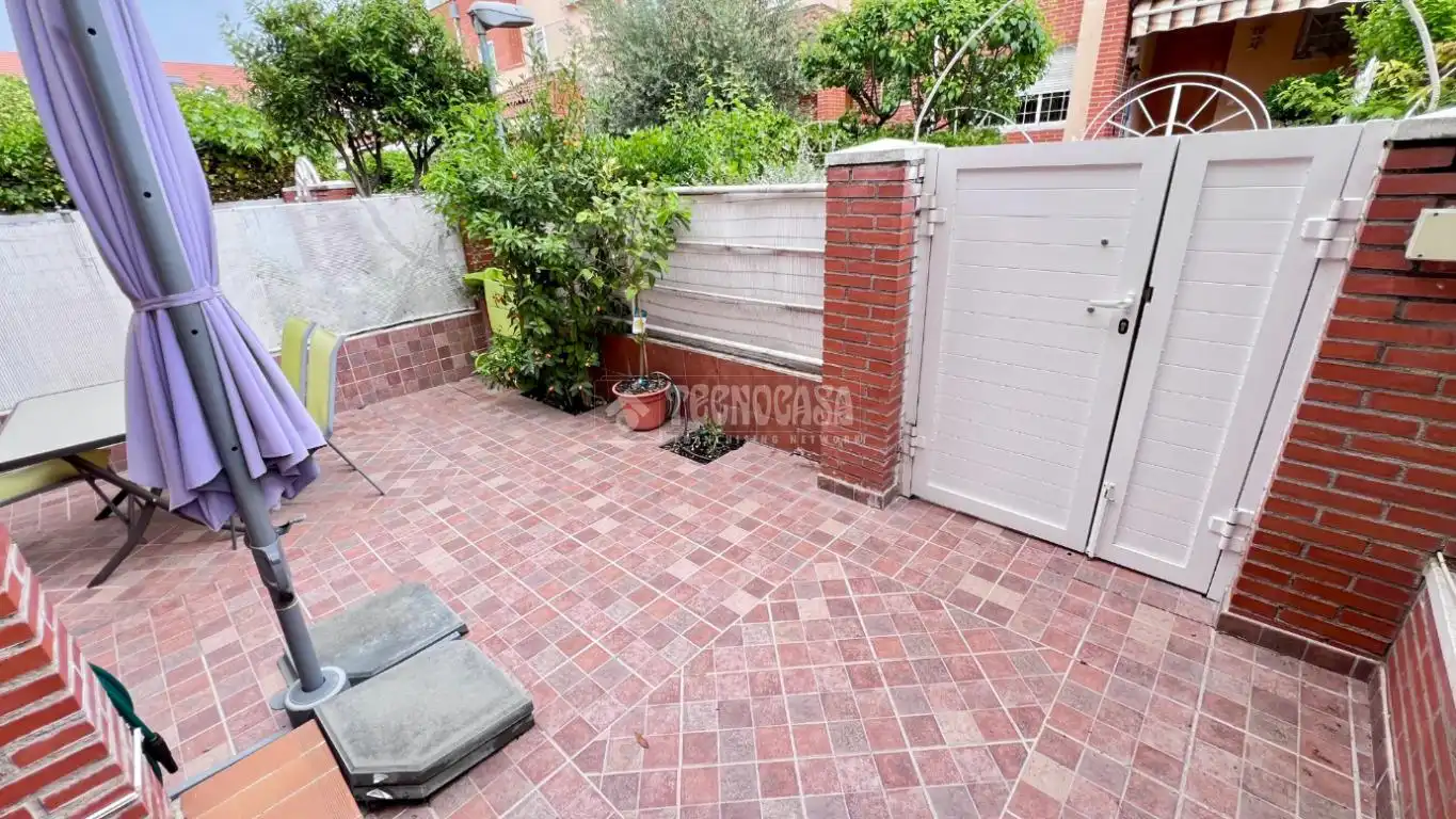 Terrasse von Einfamilien-Reihenhaus zum Verkauf in Alcalá de Henares mit Terrasse