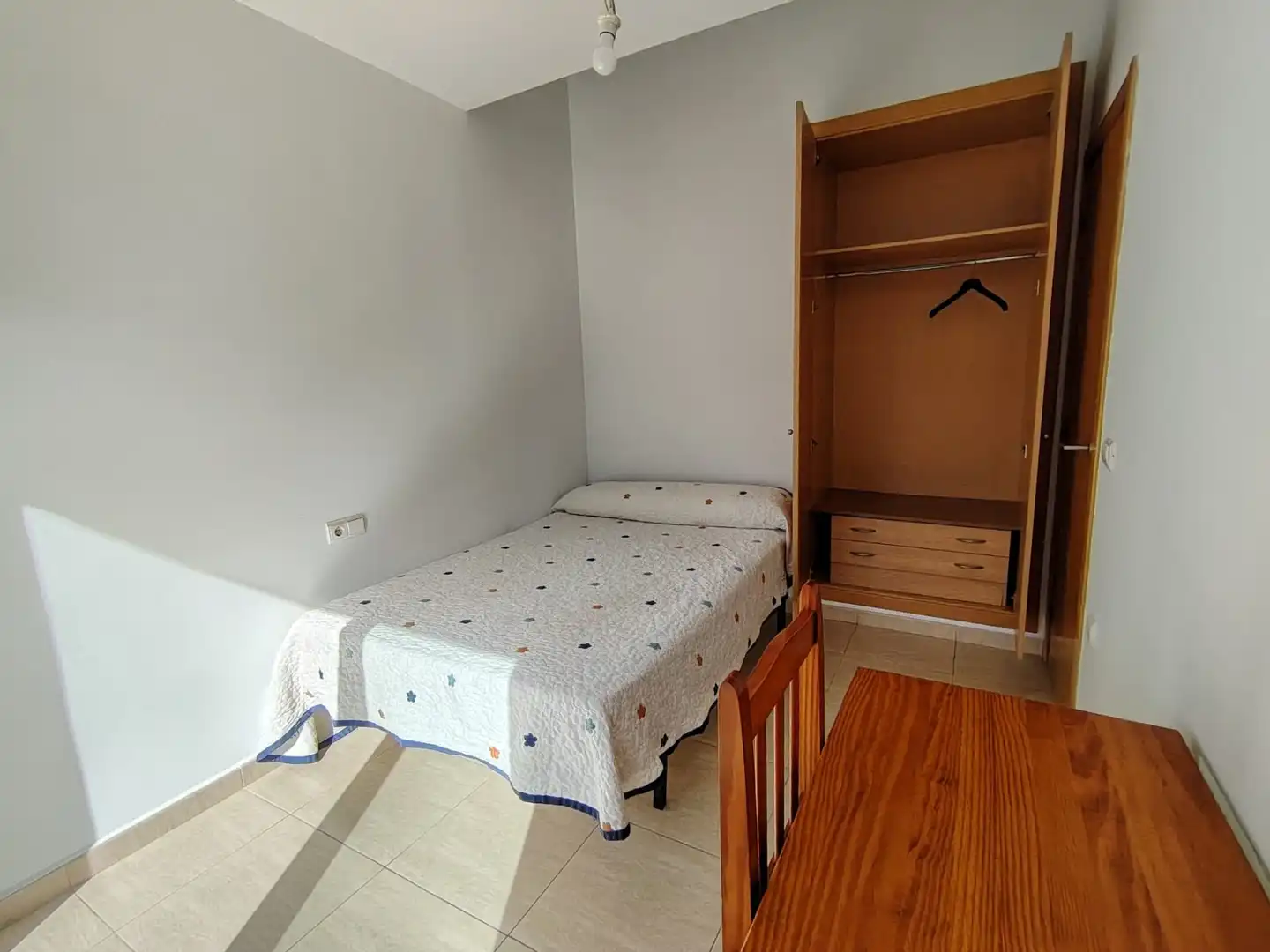 Schlafzimmer von Einfamilien-Reihenhaus zum Verkauf in Oropesa del Mar / Orpesa mit Terrasse, Abstellraum und Ofen
