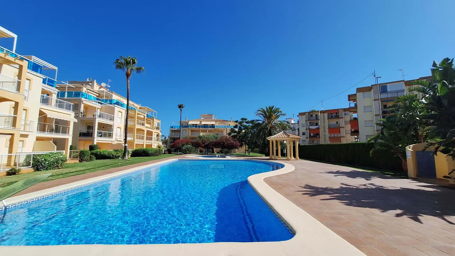 Piscina de Piso en venta en Dénia con Aire acondicionado, Terraza y Piscina