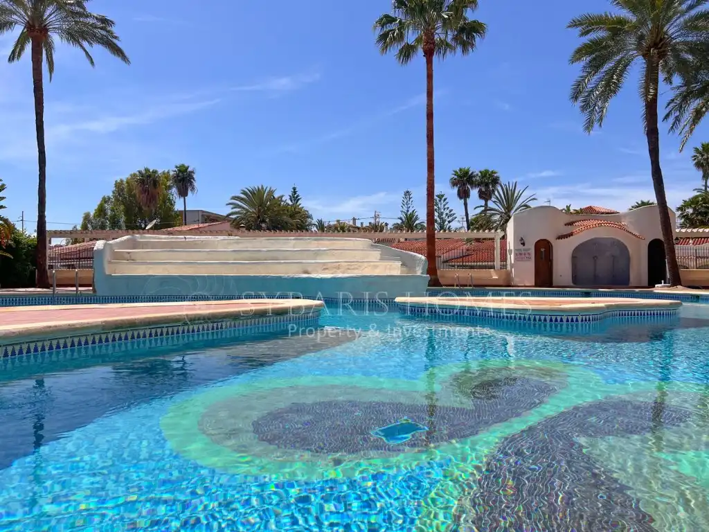 Piscina de Apartamento de alquiler en Dénia con Aire acondicionado, Jardín privado y Piscina