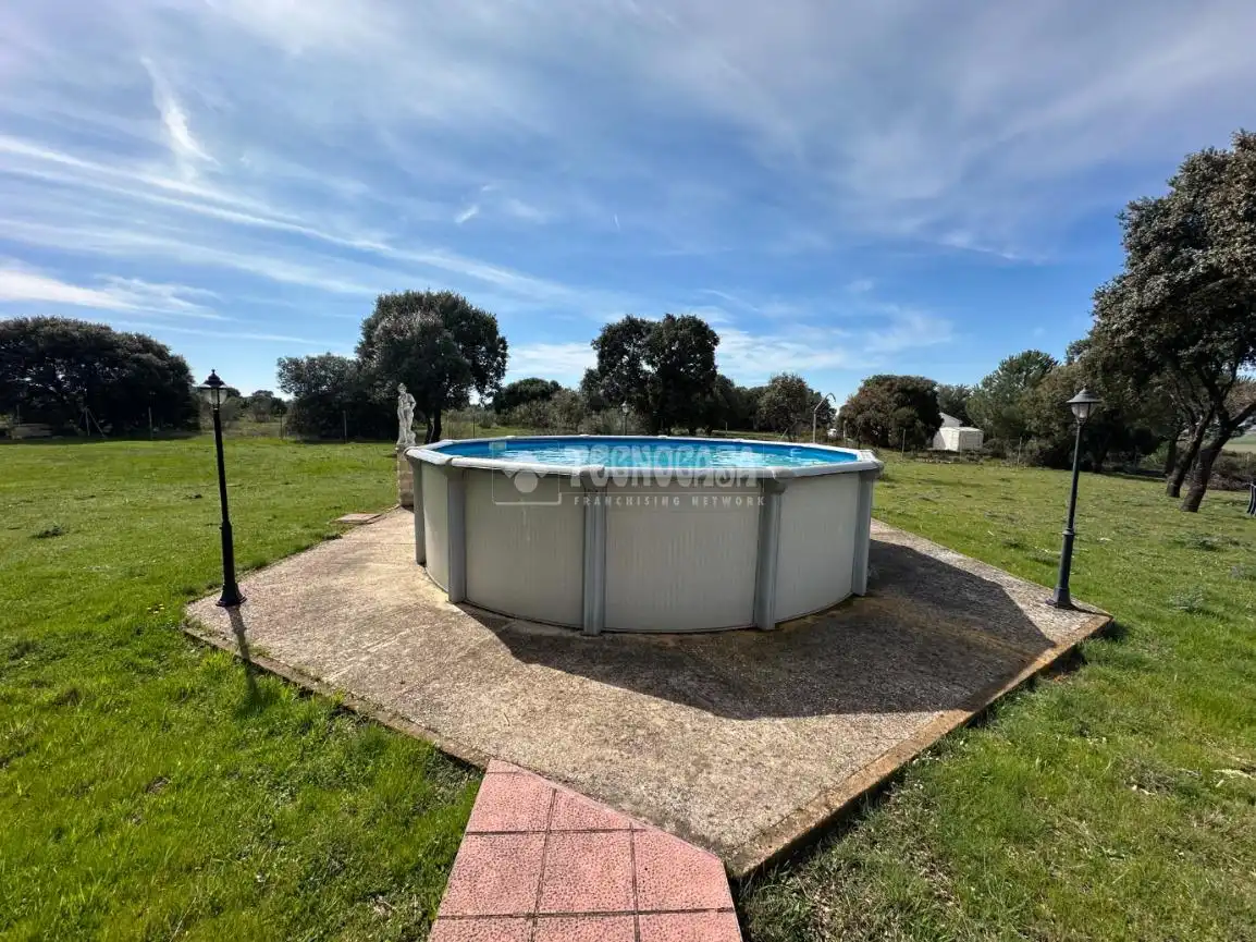 Piscina de Finca rústica en venda en Málaga del Fresno amb Calefacció, Piscina i Moblat