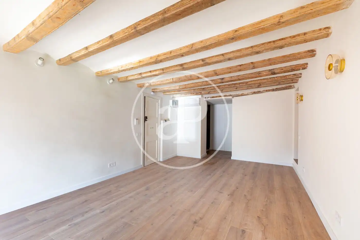 Piso en venta en Barcelona con Calefacción y Balcón