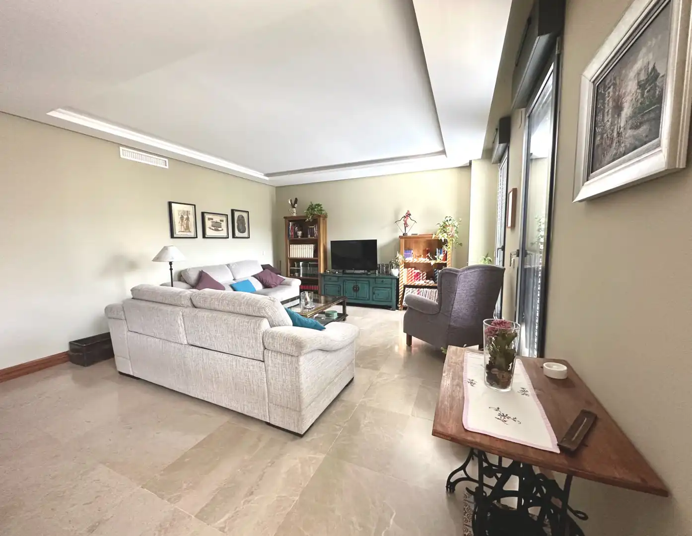 Living room of Flat for sale in Madrid  with Air Conditioner, Heating and Storage room