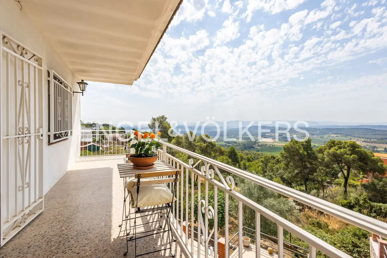 Vista exterior de Casa o xalet en venda en Mediona amb Calefacció, Jardí privat i Piscina