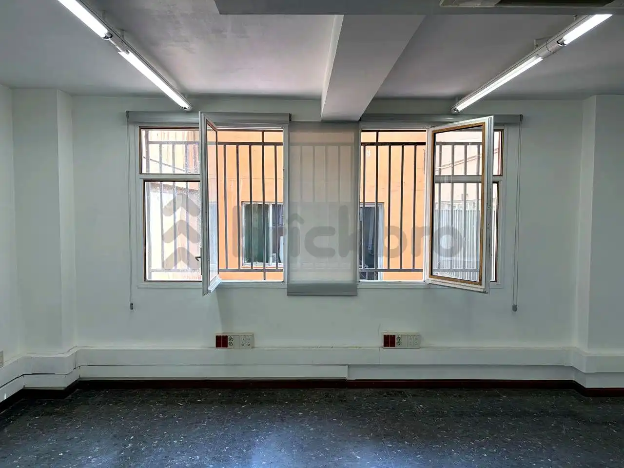 Terrassa de Oficina en venda en Barcelona amb Aire condicionat i Calefacció