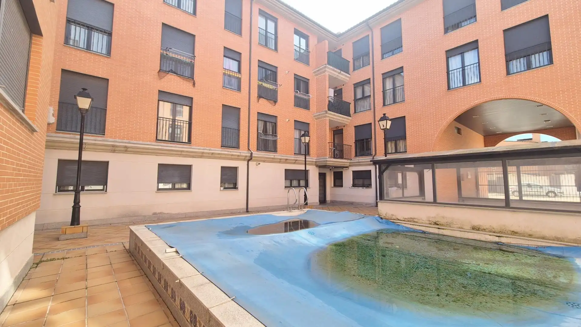 Vista exterior de Planta baja de alquiler en Castellanos de Moriscos con Calefacción, Amueblado y Piscina comunitaria