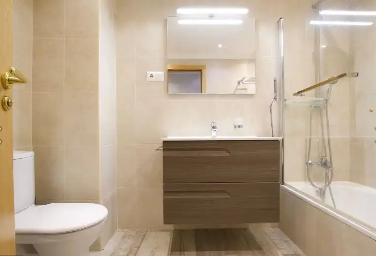 Badezimmer von Wohnung zum Verkauf in Marbella mit Klimaanlage, Heizung und Privatgarten