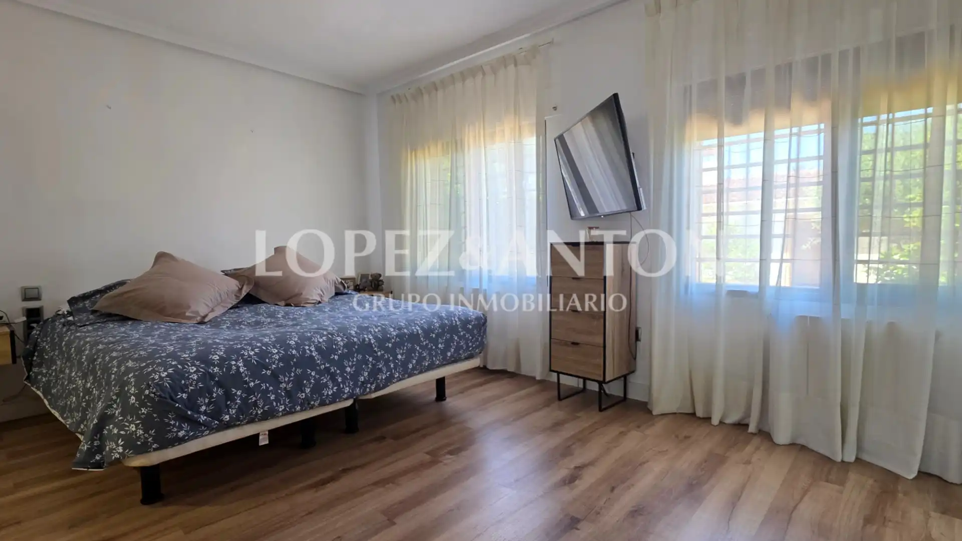 Schlafzimmer von Haus oder Chalet zum Verkauf in L'Eliana mit Klimaanlage, Heizung und Privatgarten