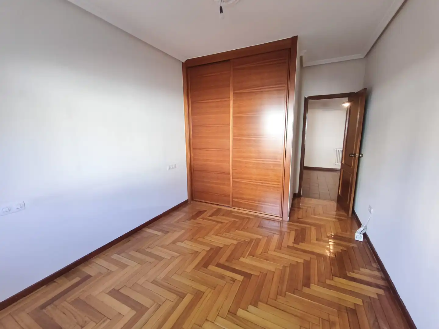 Dormitori de Pis en venda en Ourense Capital  amb Calefacció, Parquet i Traster