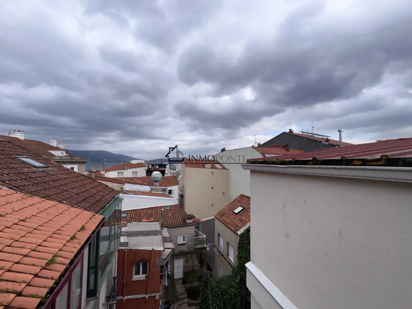 Vista exterior de Casa adosada en venda en Marín amb Terrassa