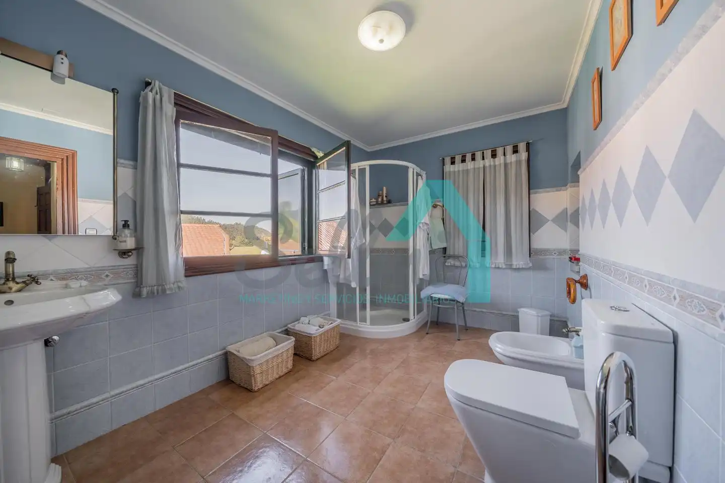 Bathroom of Houses for sale in Pravia  with Heating, Private garden and Parquet flooring