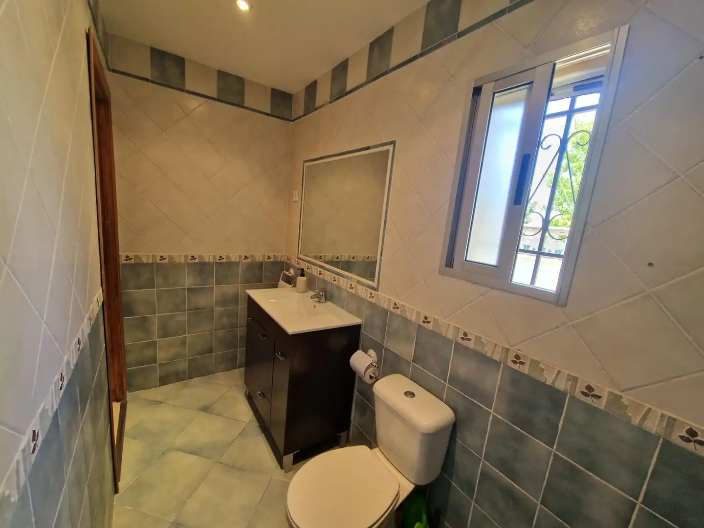 Bathroom of Houses for sale in Palomeque  with Heating, Private garden and Storage room