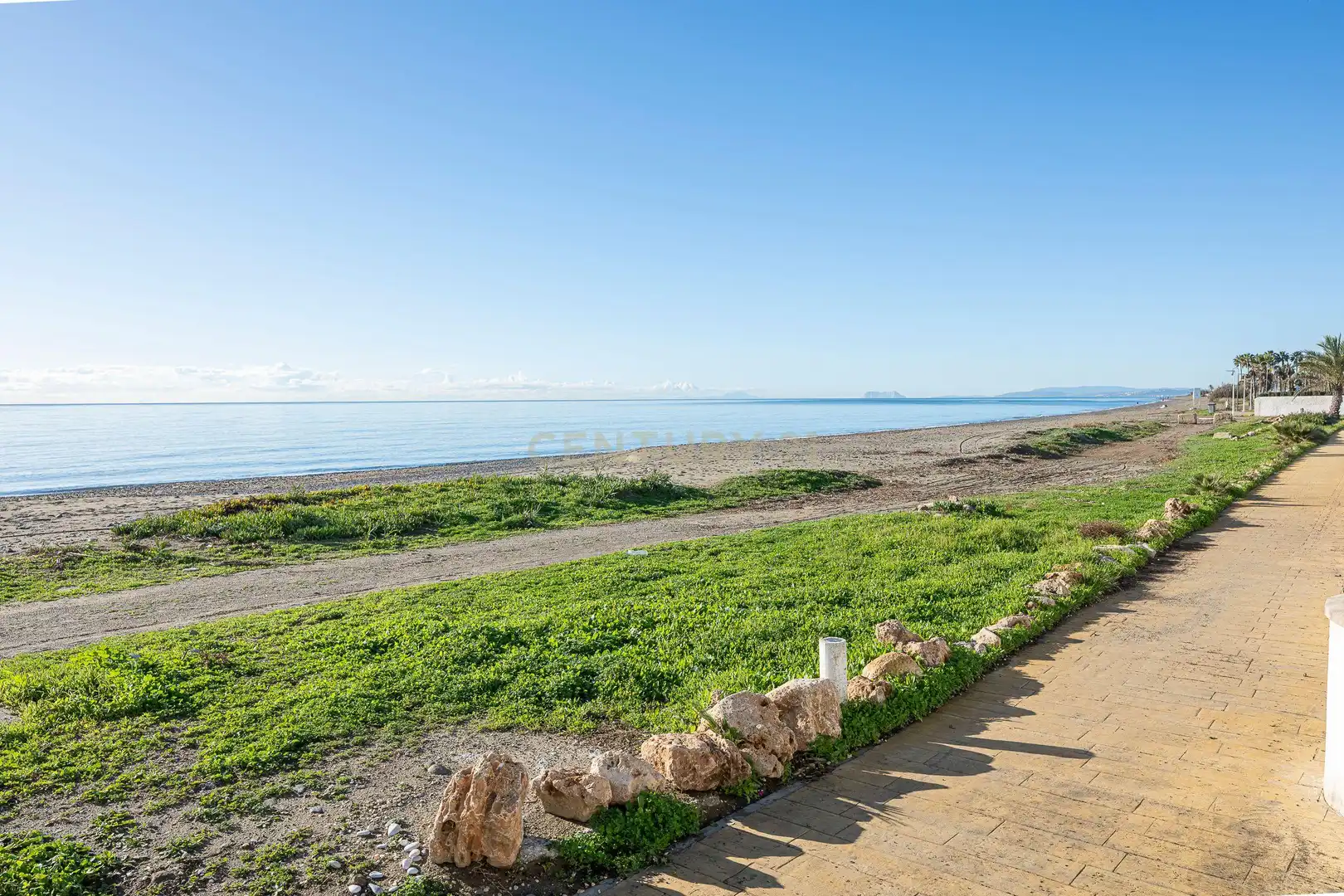 Vista exterior de Casa adosada en venta en Estepona con Aire acondicionado, Trastero y Piscina comunitaria
