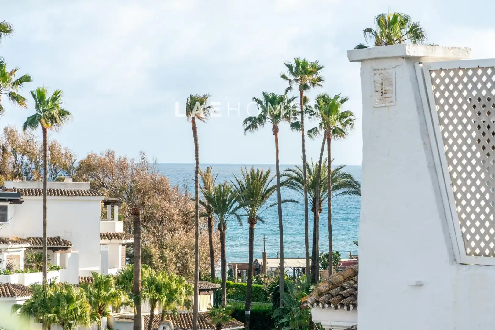 Vista exterior de Àtic en venda en Marbella amb Aire condicionat, Terrassa i Piscina comunitària