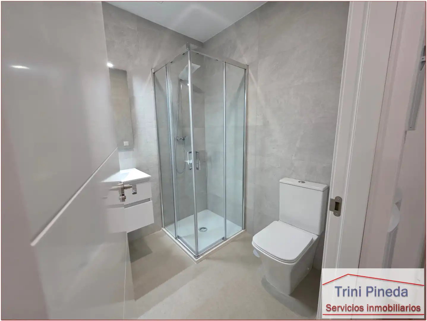 Bathroom of Flat for rent in Sevilla  with Air Conditioner, Heating and Terrace