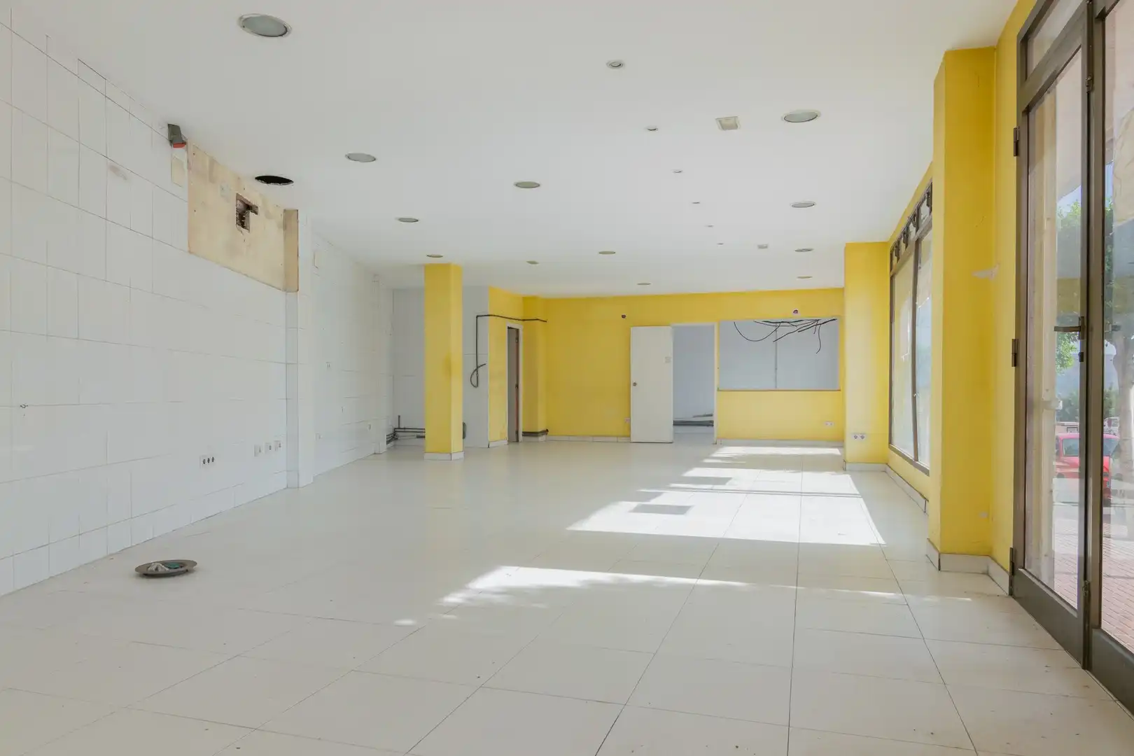 Local comercial en venta en Pueblo - Urbanizaciones