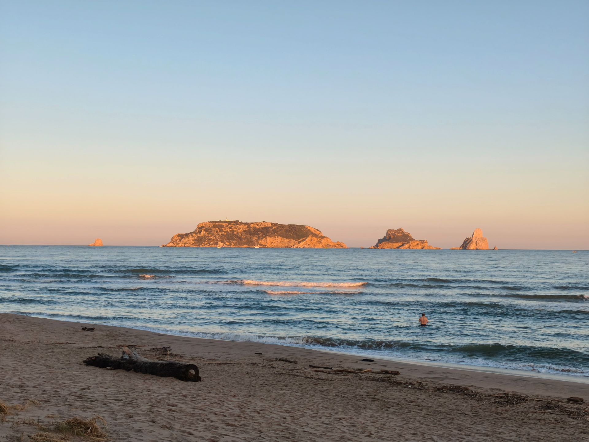 Vista exterior de Apartament en venda en L'Estartit amb Terrassa i Piscina comunitària