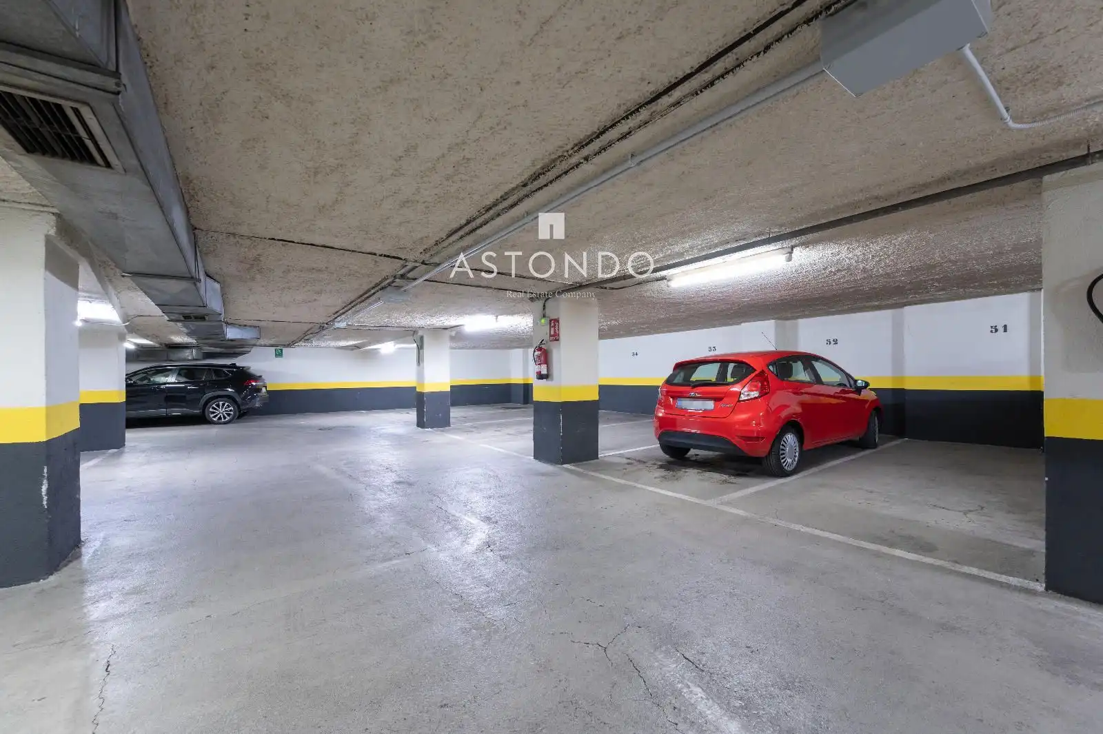 Parking de Piso de alquiler en Madrid con Aire acondicionado, Calefacción y Piscina