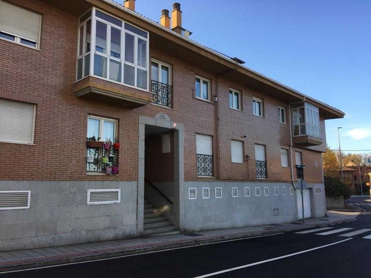 Vista exterior de Dúplex en venda en León Capital  amb Calefacció, Terrassa i Traster