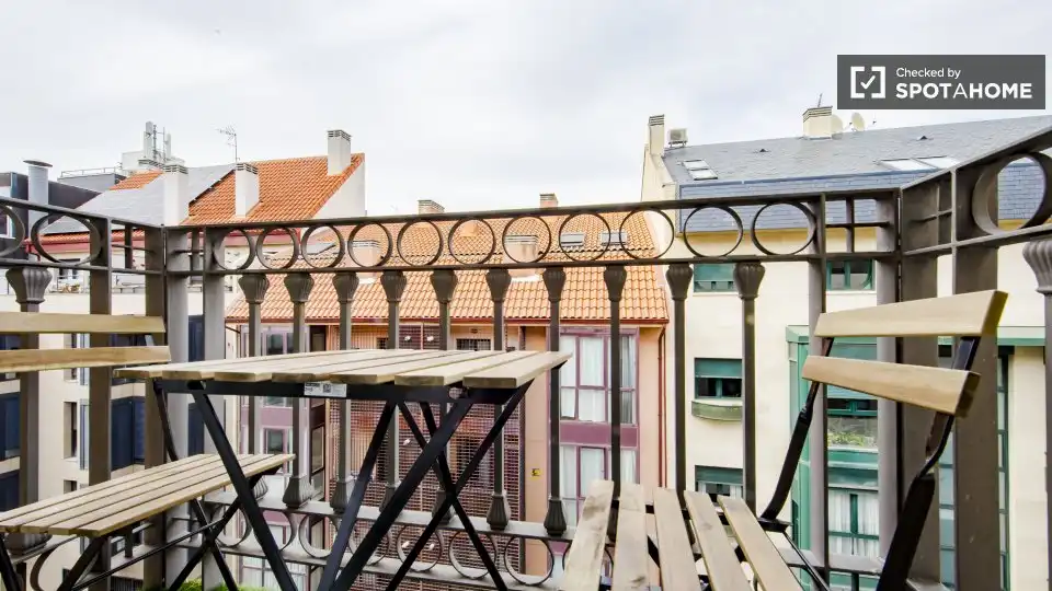 Balcony of Flat for share in Madrid  with Air Conditioner, Heating and Furnished