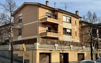 Vista exterior de Pis en venda en Vic amb Calefacció, Terrassa i Traster