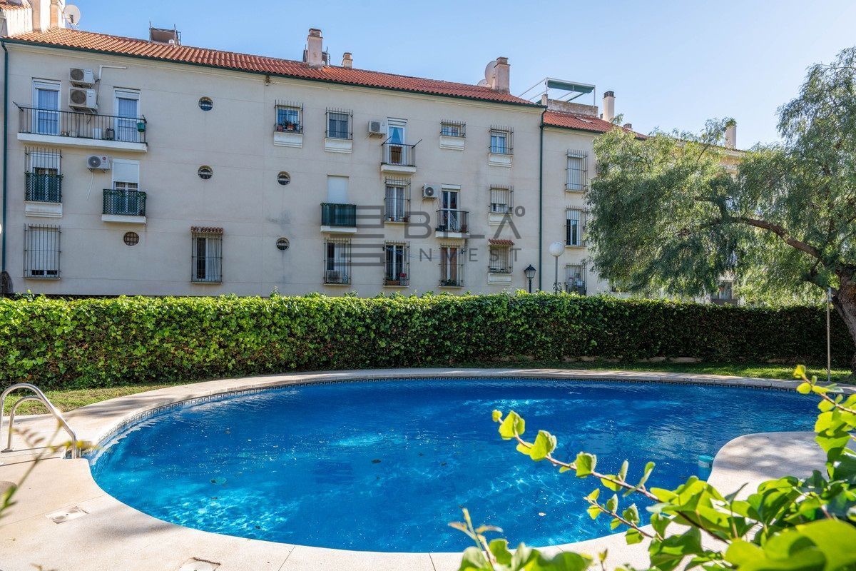Swimming pool of Flat for sale in Fuengirola  with Air Conditioner, Terrace and Swimming Pool