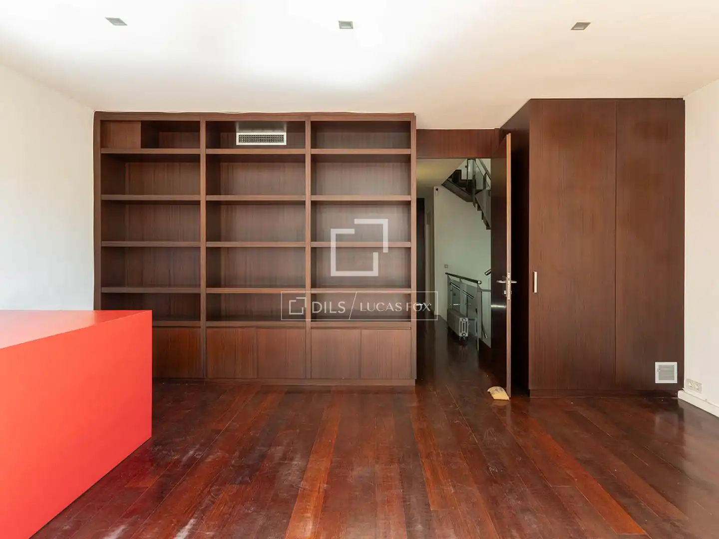 Houses for sale in Barcelona  with Air Conditioner, Terrace and Storage room