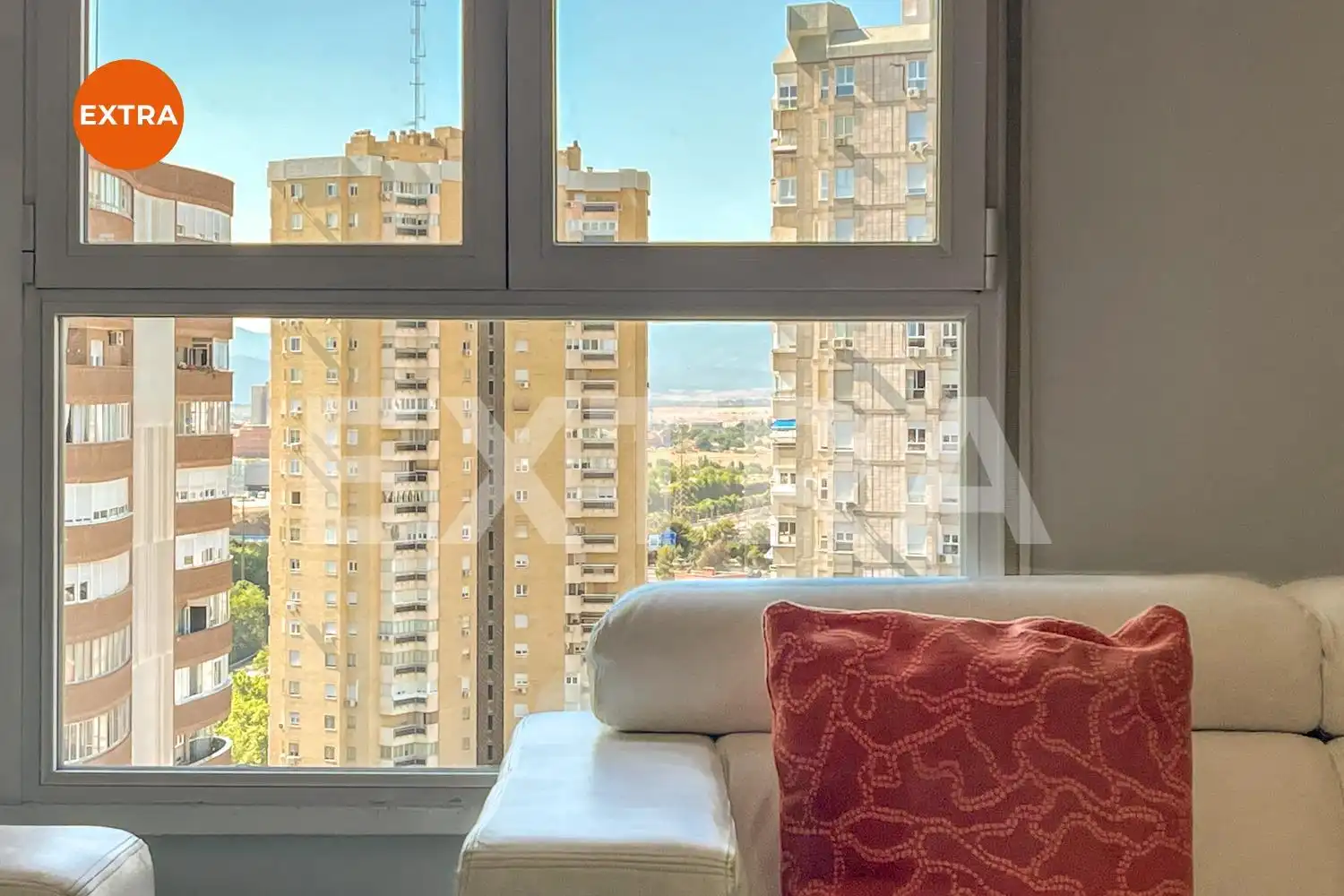 Piso con piscina en venta en Calle Caleruega, imagen 2
